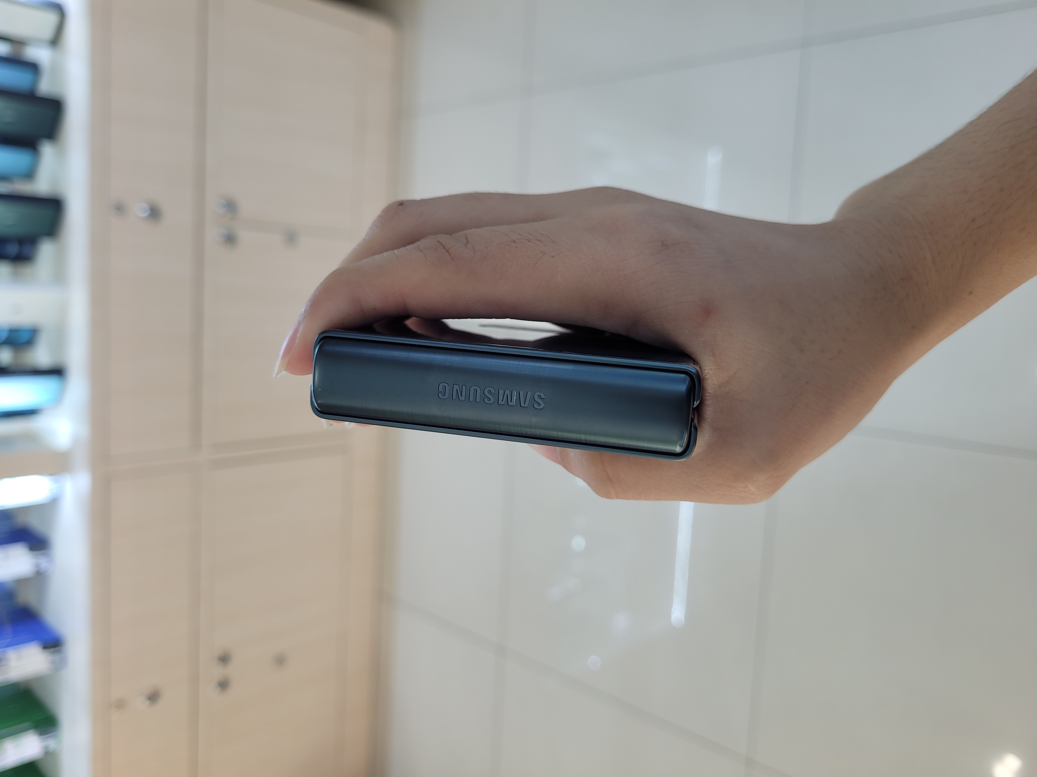 Galaxy z flip3 5G 8/256 สีเขียว